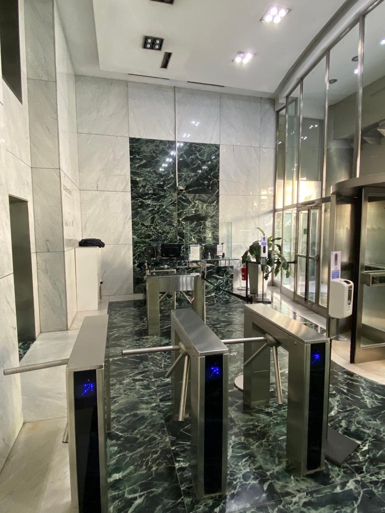 VENTA OFICINA Categoría  280 m2 Ecipsa Tower Vistas a Yrigoyen 2 COCHERAS