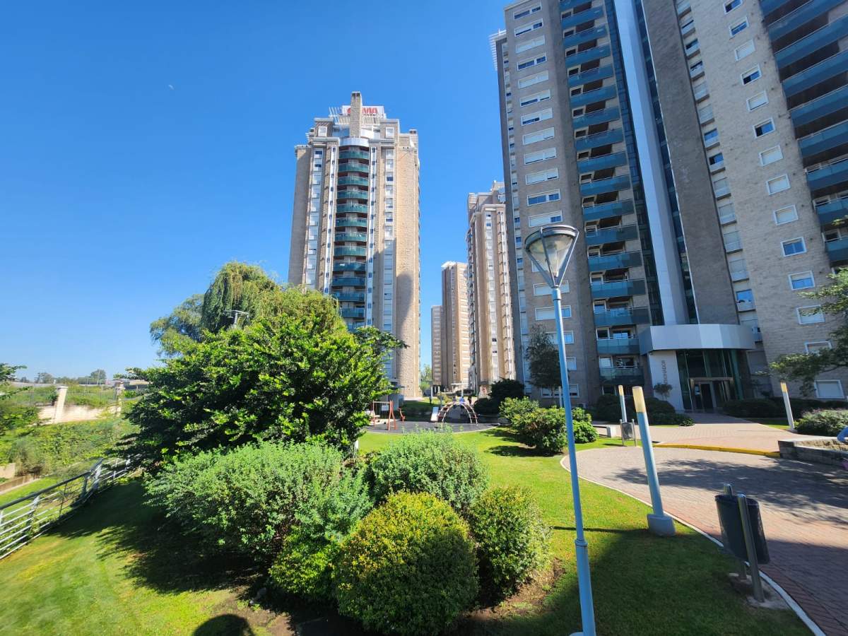 Se ALQUILA  Dpto con Cochera Altos de Villasol