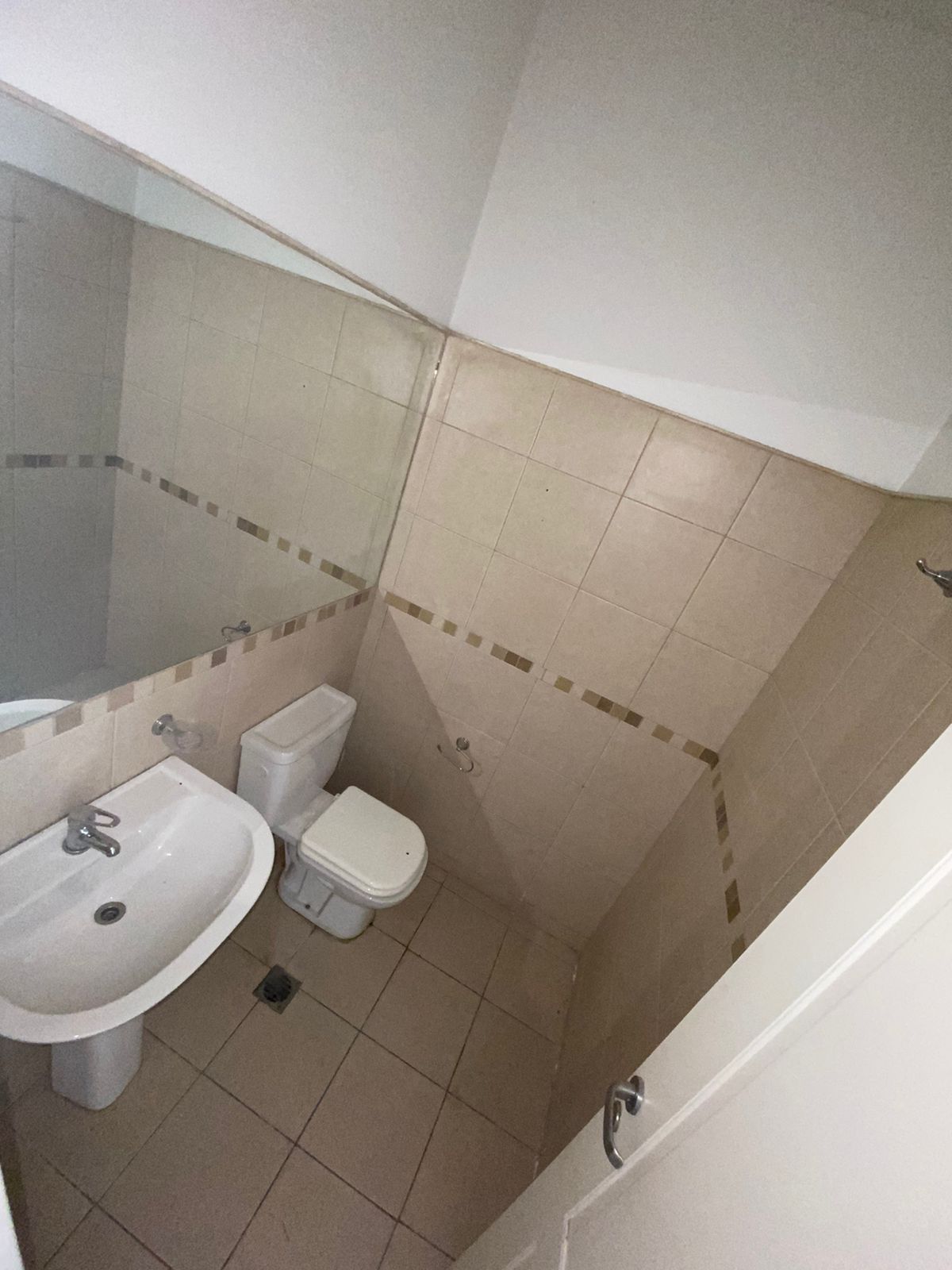 Local Comercial 175 m con Renta Activa  Frente Vidriado  GemesNueva Córdoba