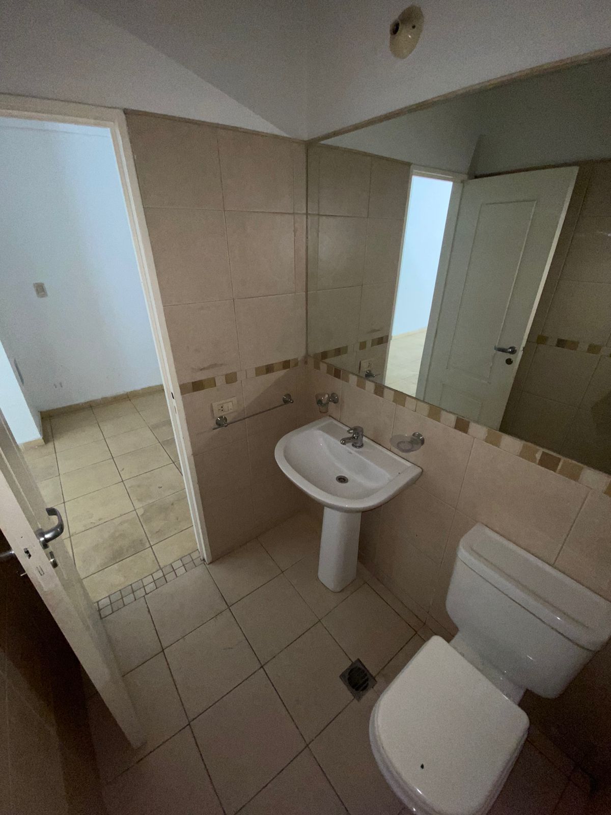 Local Comercial 175 m con Renta Activa  Frente Vidriado  GemesNueva Córdoba