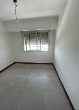Dpto 3 dorm cplacard, B General Paz. Venta.