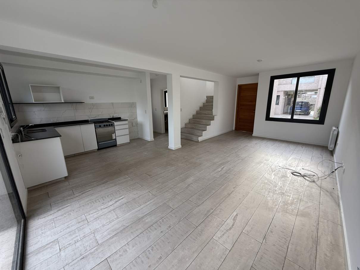 ALQUILER DUPLEX 3 DORM - ARGUELLO