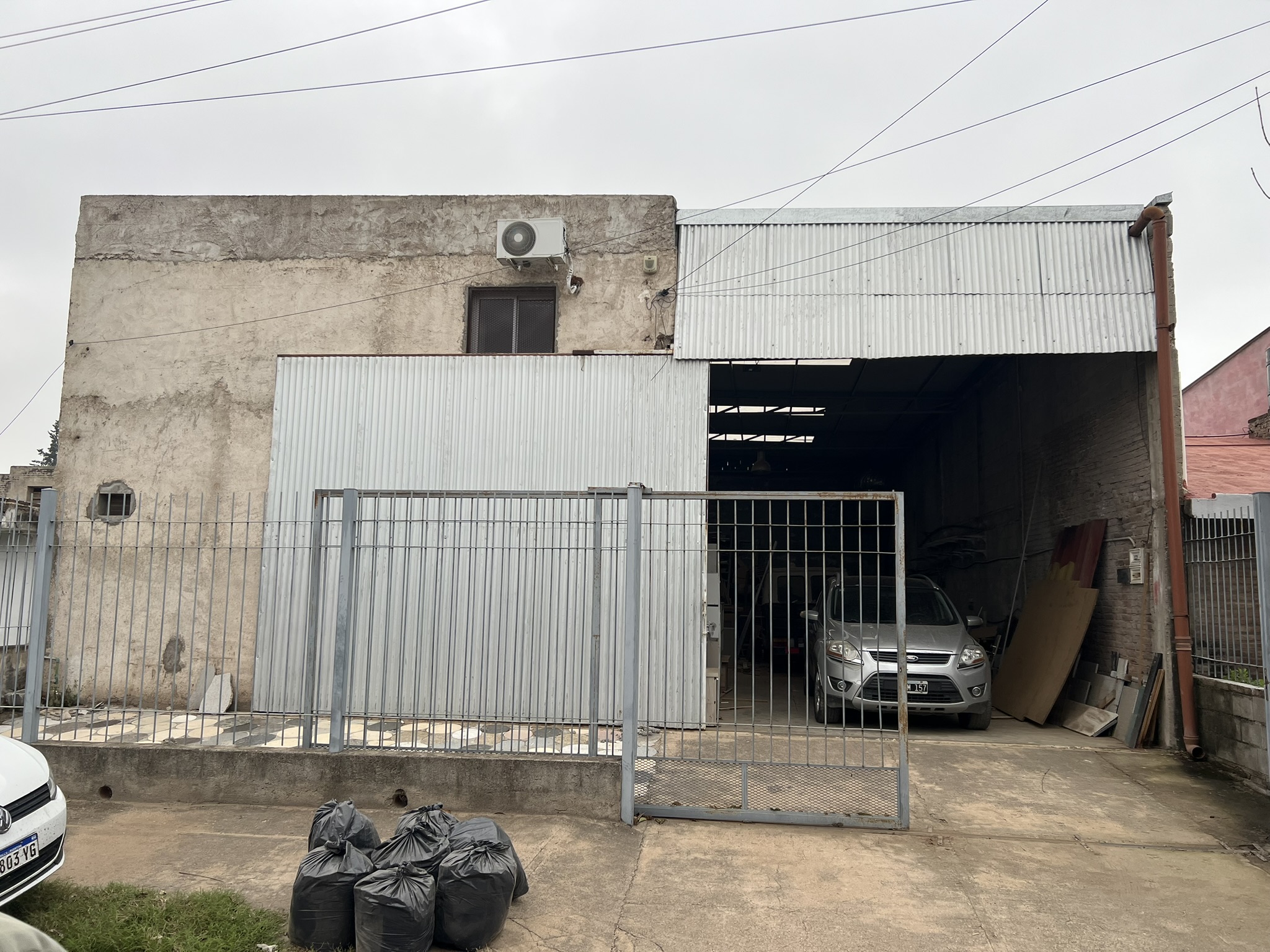 OPORTUNIDAD VENTA DE GALPON CON OFICINA EN ARGUELLO - BARRIO 16 DE  NOVIEMBRE