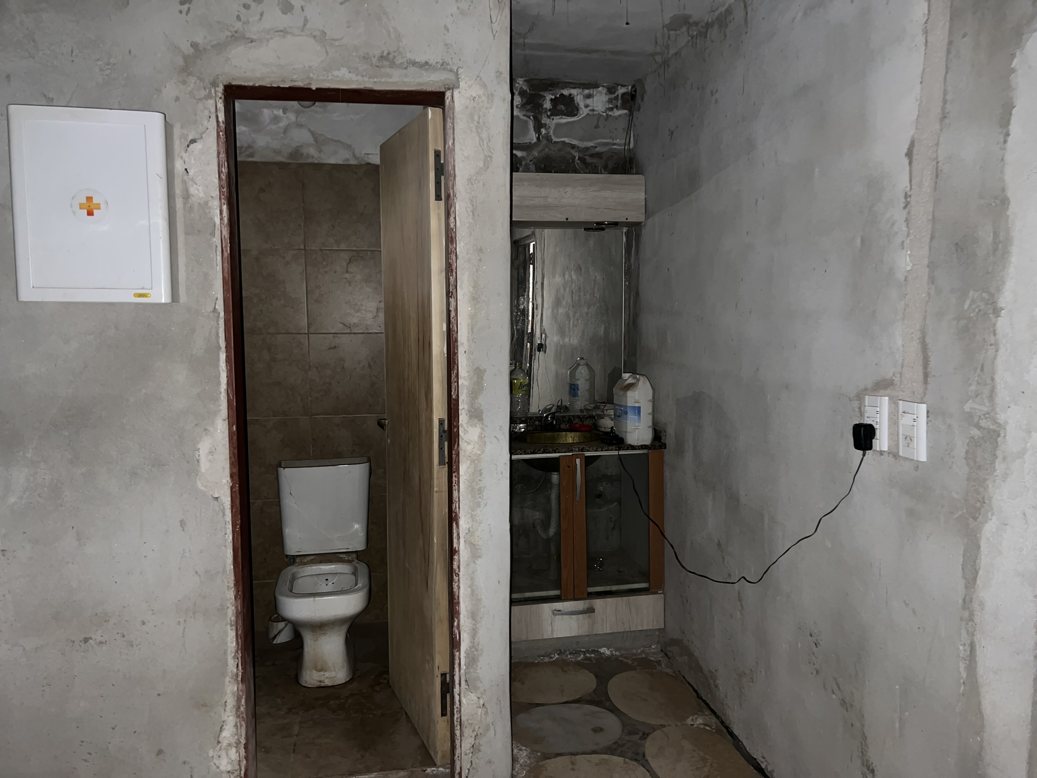 OPORTUNIDAD VENTA DE GALPON CON OFICINA EN ARGUELLO - BARRIO 16 DE  NOVIEMBRE