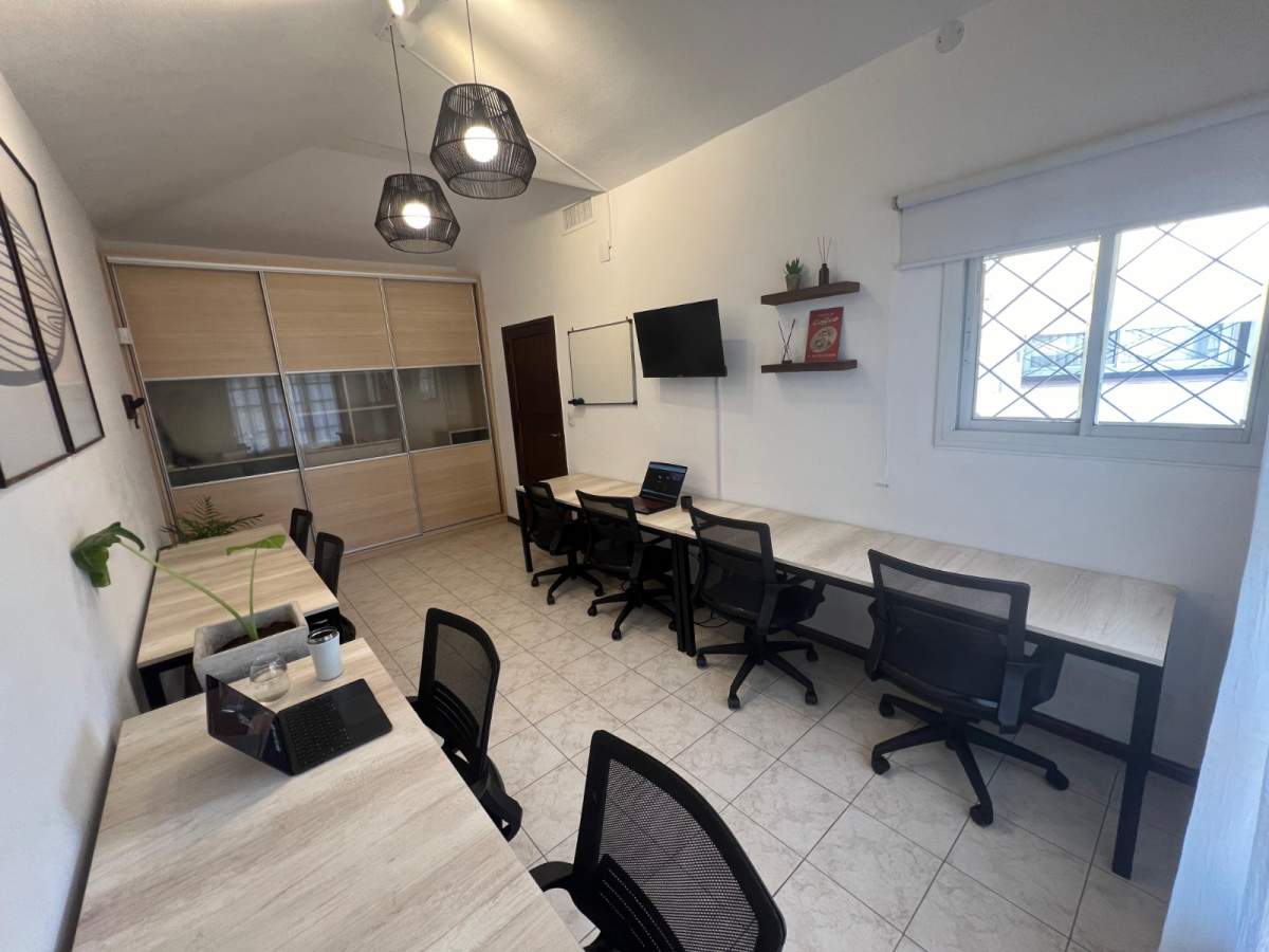 Alquiler oficina Privada amoblada  Cerro de las Rosas