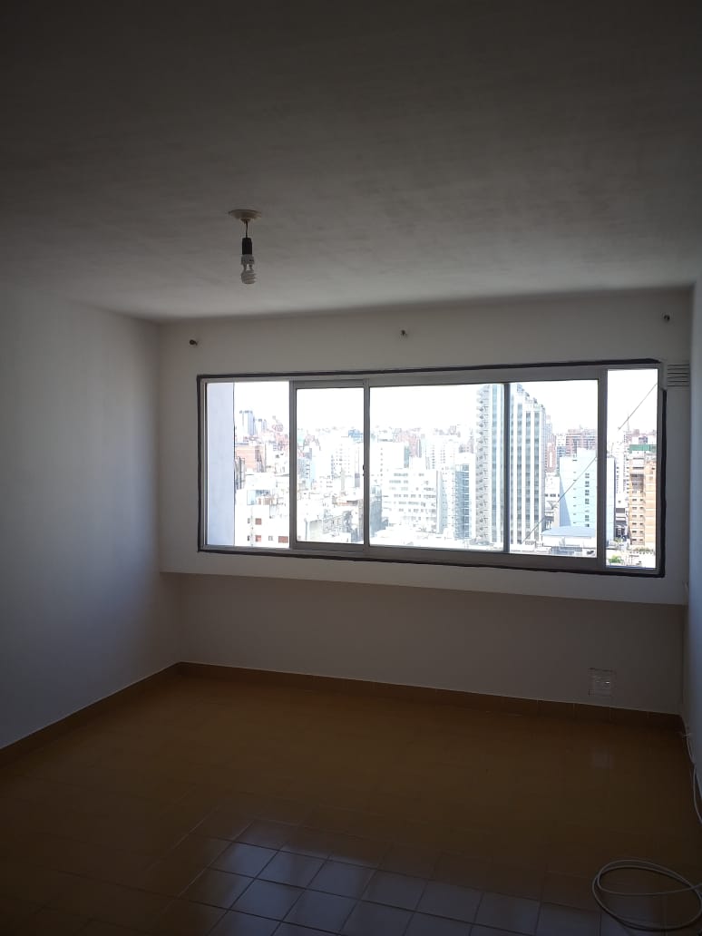 Departamento en alquiler de un dormitorio sobre Rivadavia 140