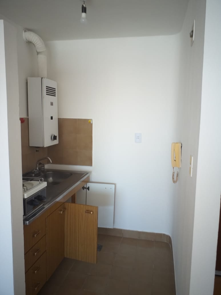 Departamento en alquiler de un dormitorio sobre Rivadavia 140