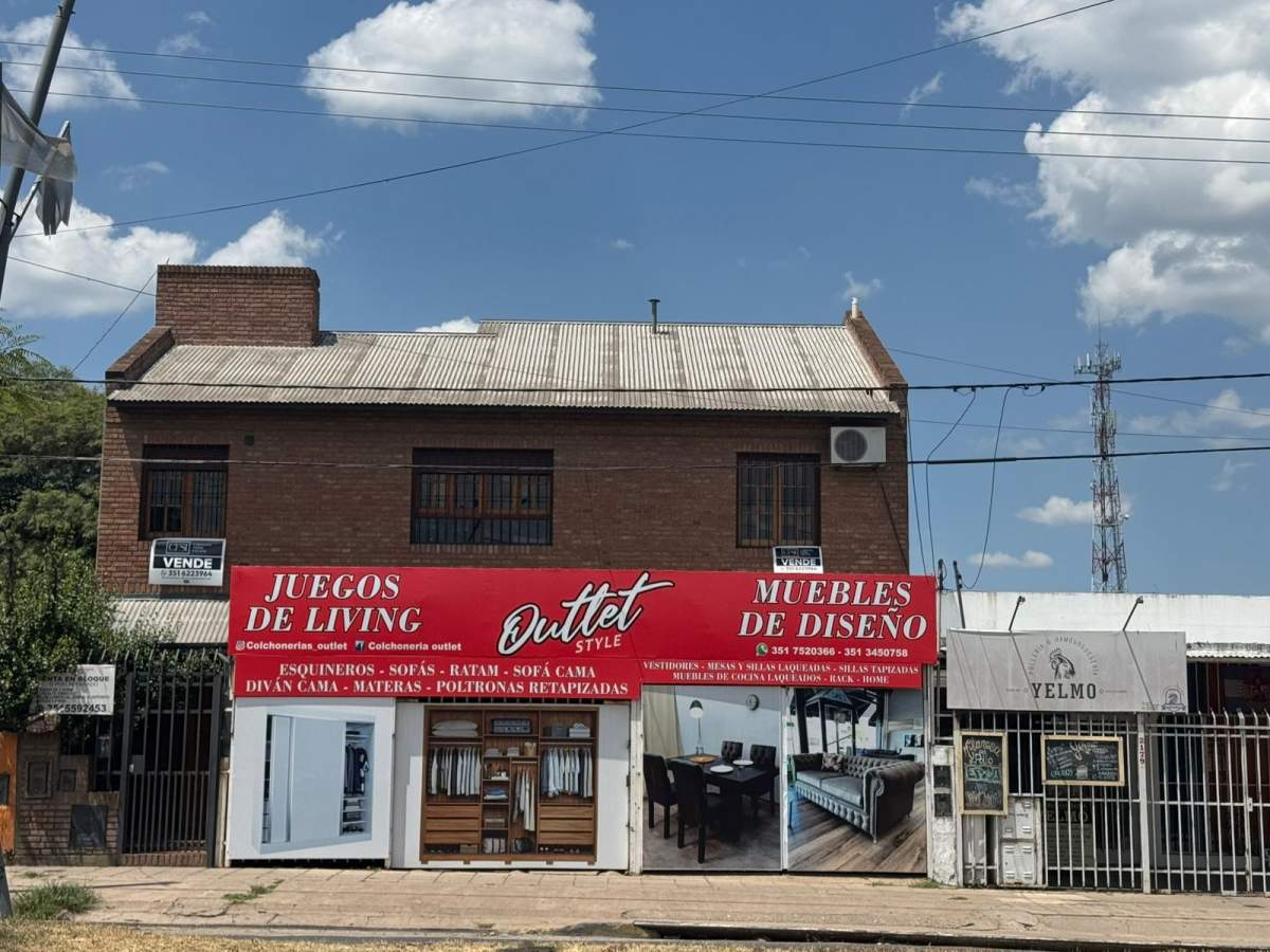 VENTA CASA CON PISCINA Y LOCAL SOBRE AVENIDA EN VILLA ALLENDE LOMAS