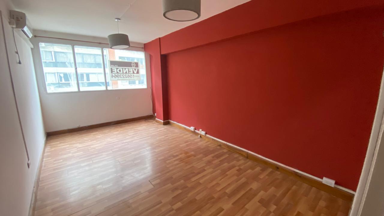 VENTA OFICINA SOBRE AVENIDA COLON CENTRO