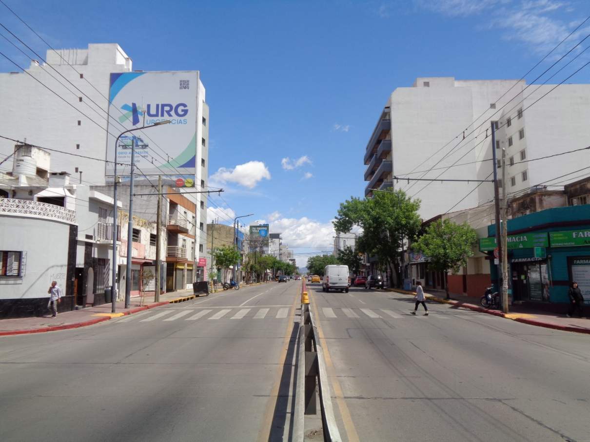 Barrio Alberdi - Departamento Externo, Monoambiente Totalmente Amoblado, Amplio, Luminoso y Dividido, Sin Expensas