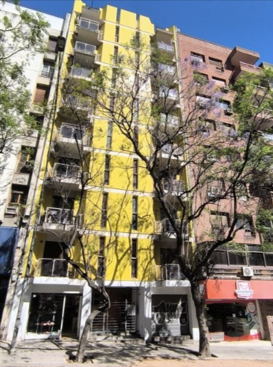 VENTA Departamento de 2 dormitorios frente sobre calle Chacabuco