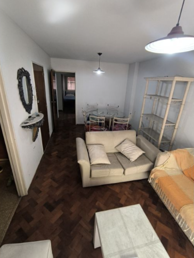VENTA Departamento de 2 dormitorios frente sobre calle Chacabuco