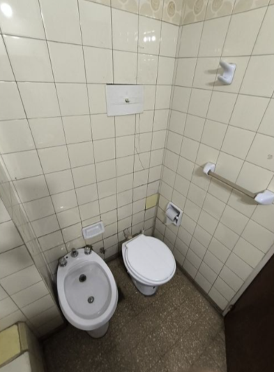 VENTA Departamento de 2 dormitorios frente sobre calle Chacabuco
