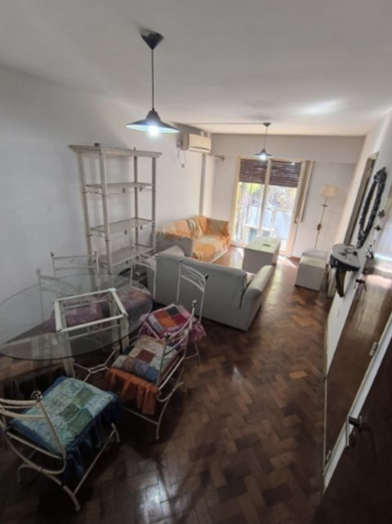 VENTA Departamento de 2 dormitorios frente sobre calle Chacabuco