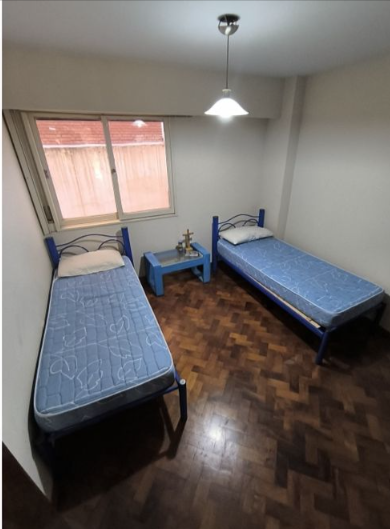 VENTA Departamento de 2 dormitorios frente sobre calle Chacabuco