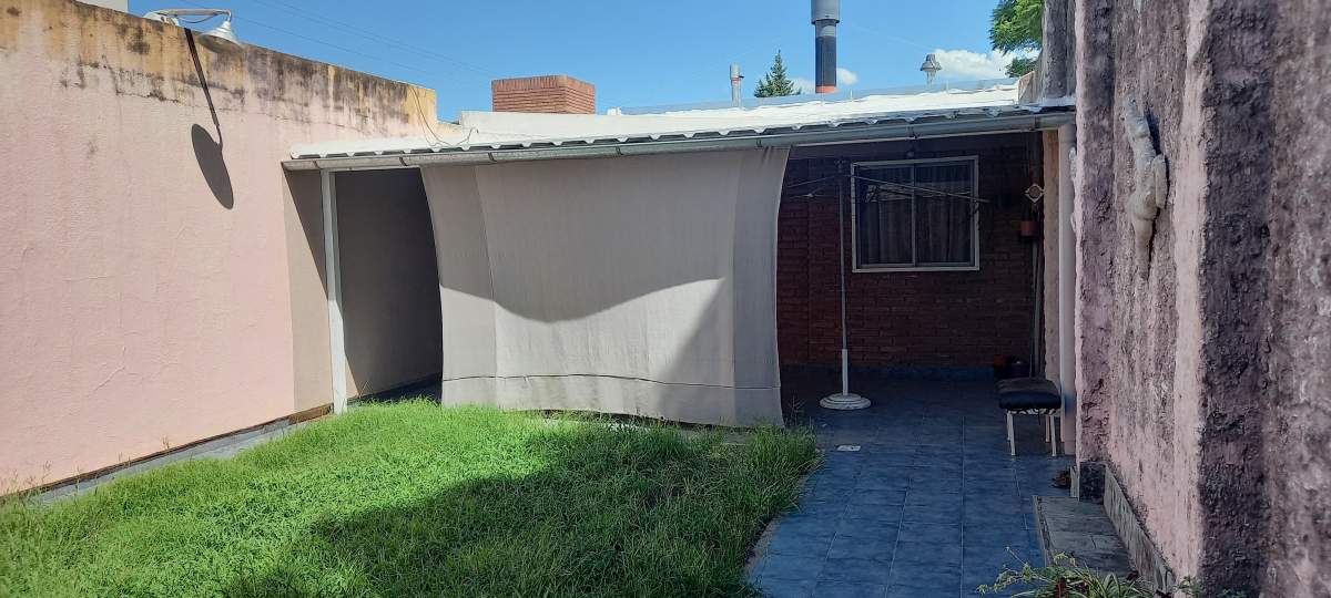 CASA EN ALQUILER BARRIO POETA LUGONES