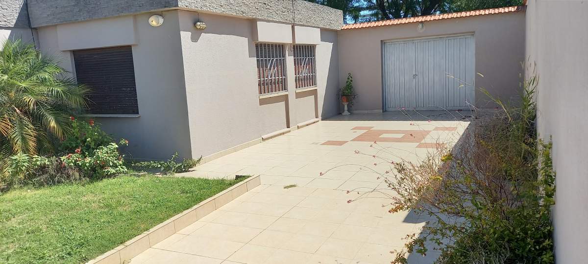 CASA EN ALQUILER BARRIO POETA LUGONES