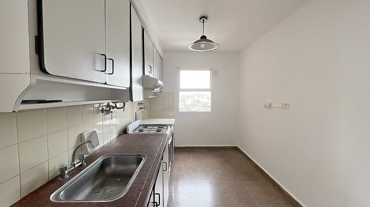 Alquiler amplio dpto 3 dormitorios zona Nuevocentro Shopping sobre 27 de abril