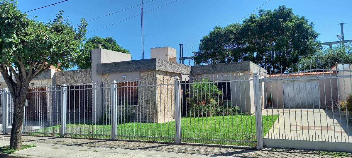 CASA EN ALQUILER BARRIO POETA LUGONES