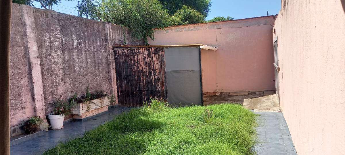 CASA EN ALQUILER BARRIO POETA LUGONES