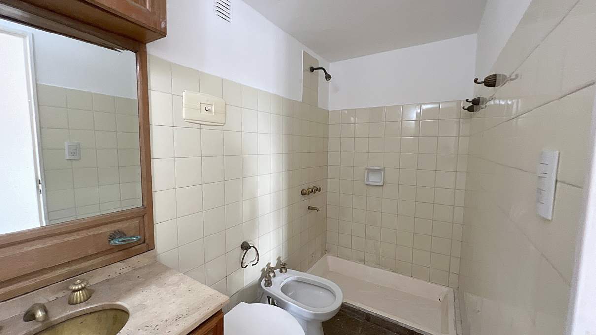 Alquiler amplio dpto 3 dormitorios zona Nuevocentro Shopping sobre 27 de abril