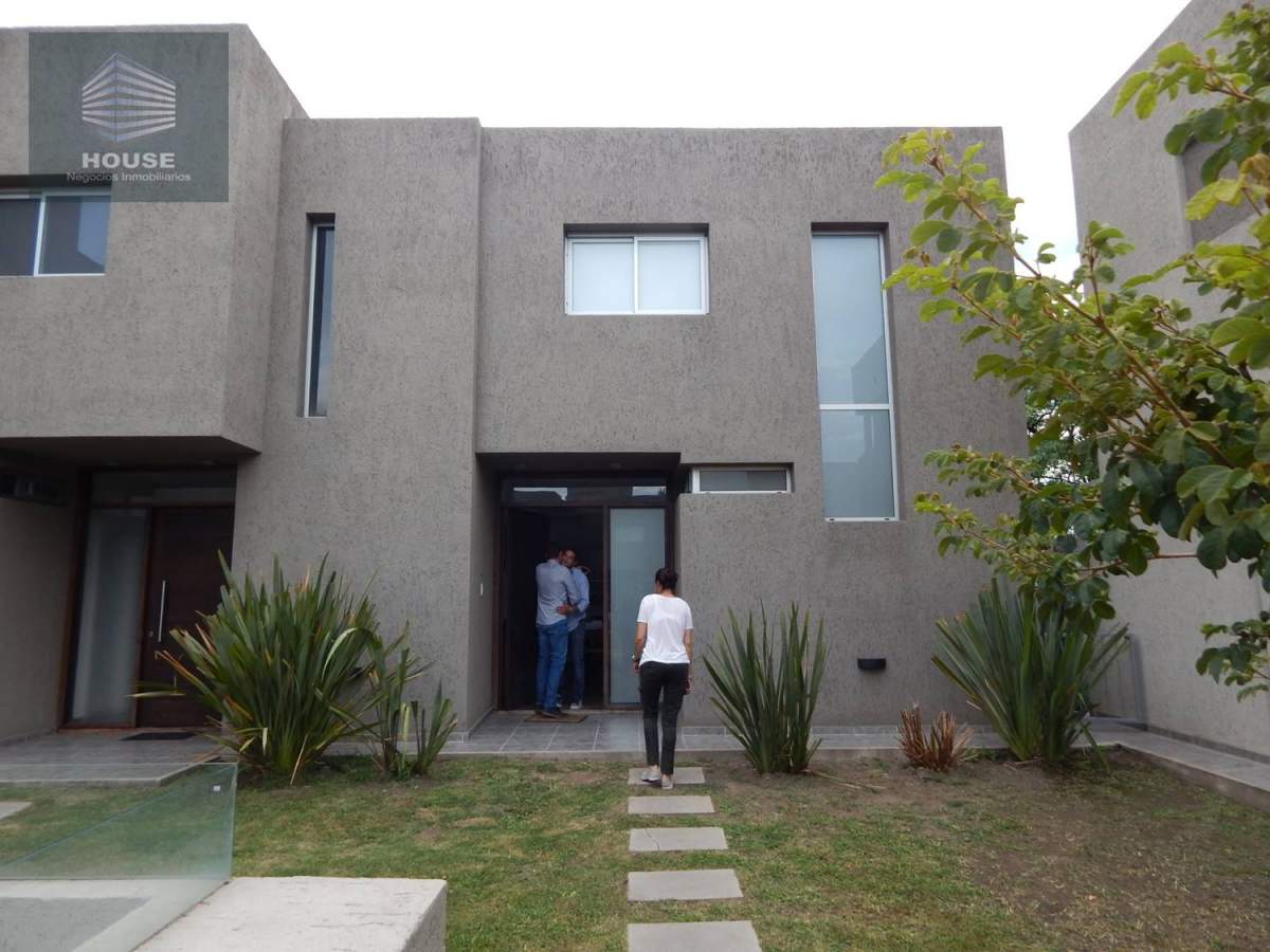 CASA TRES DORMITORIOS EN VENTA  BARRIO VILLA BELGRANO HOUSING CASA PLAZA -