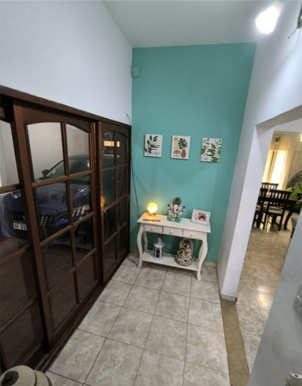 VENTA CASA 2 DORMITORIOS YOFRE NORTE RECICLADA A NUEVA