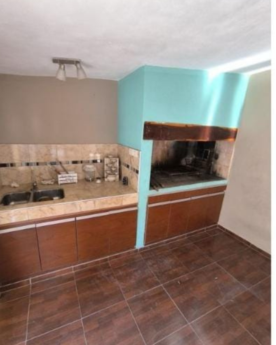 VENTA CASA 2 DORMITORIOS YOFRE NORTE RECICLADA A NUEVA