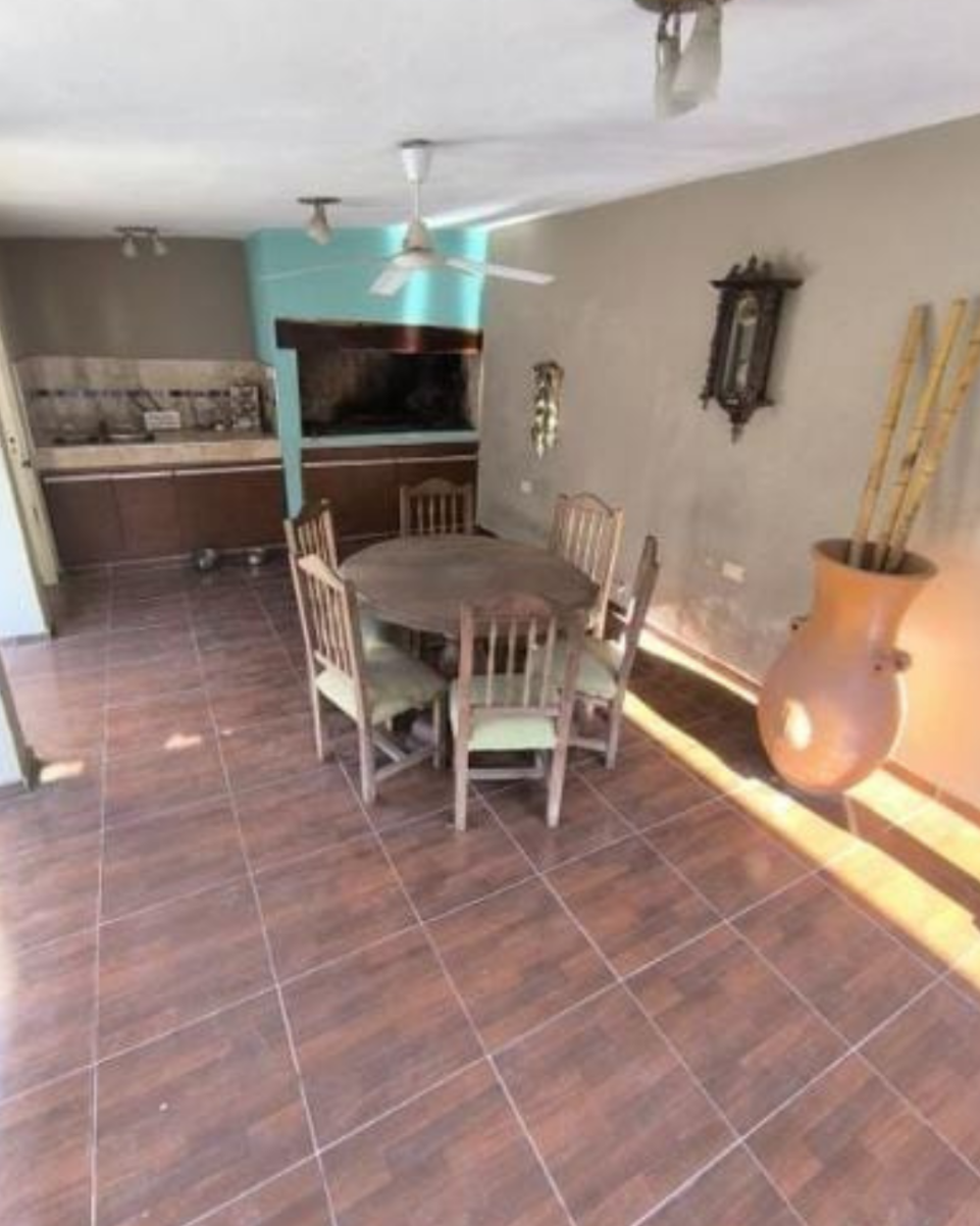 VENTA CASA 2 DORMITORIOS YOFRE NORTE RECICLADA A NUEVA