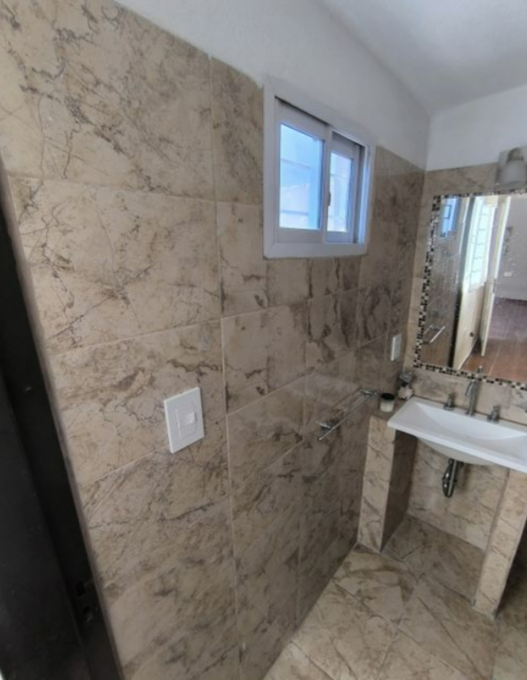 VENTA CASA 2 DORMITORIOS YOFRE NORTE RECICLADA A NUEVA