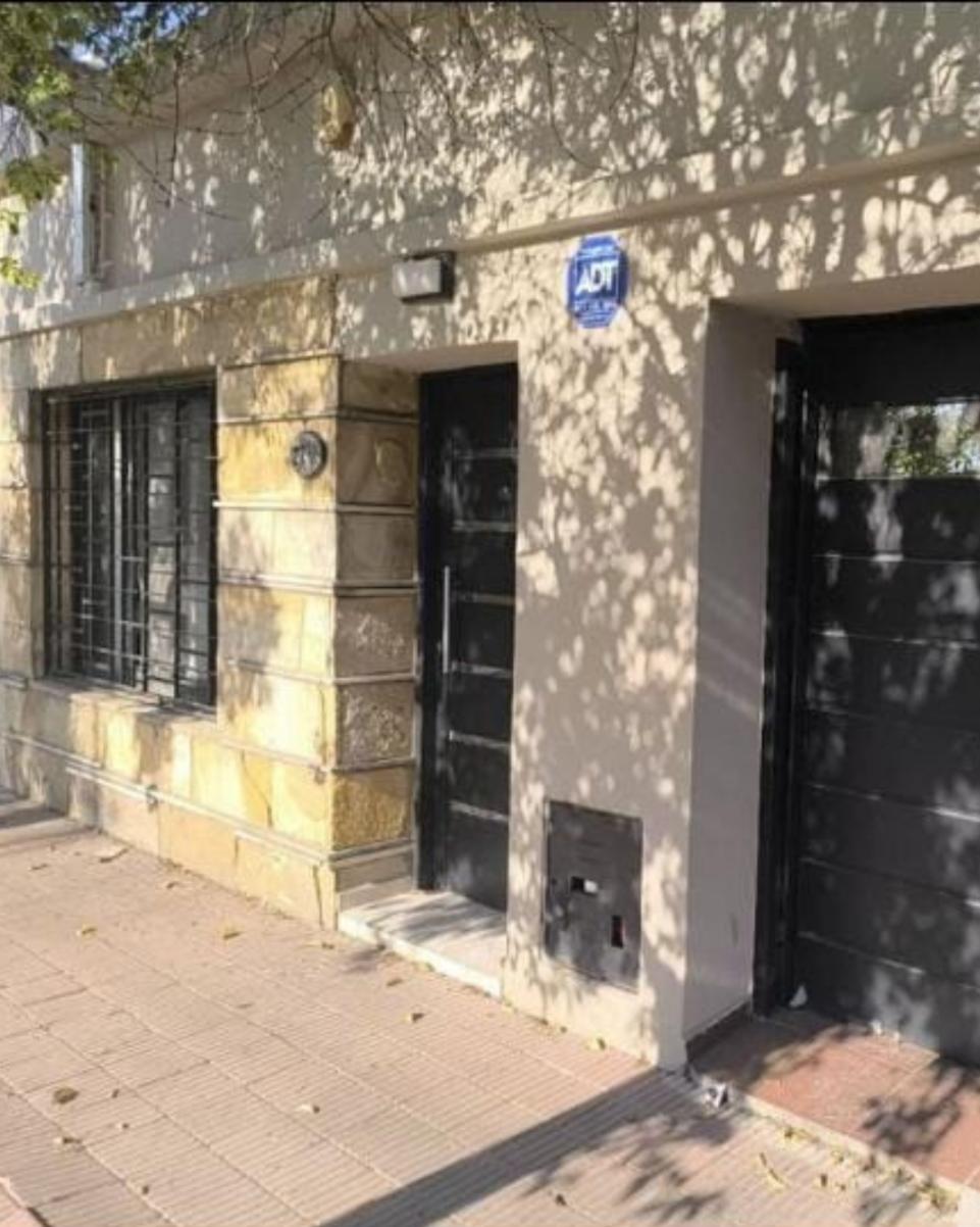 VENTA CASA 2 DORMITORIOS YOFRE NORTE RECICLADA A NUEVA