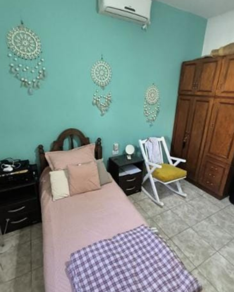 VENTA CASA 2 DORMITORIOS YOFRE NORTE RECICLADA A NUEVA
