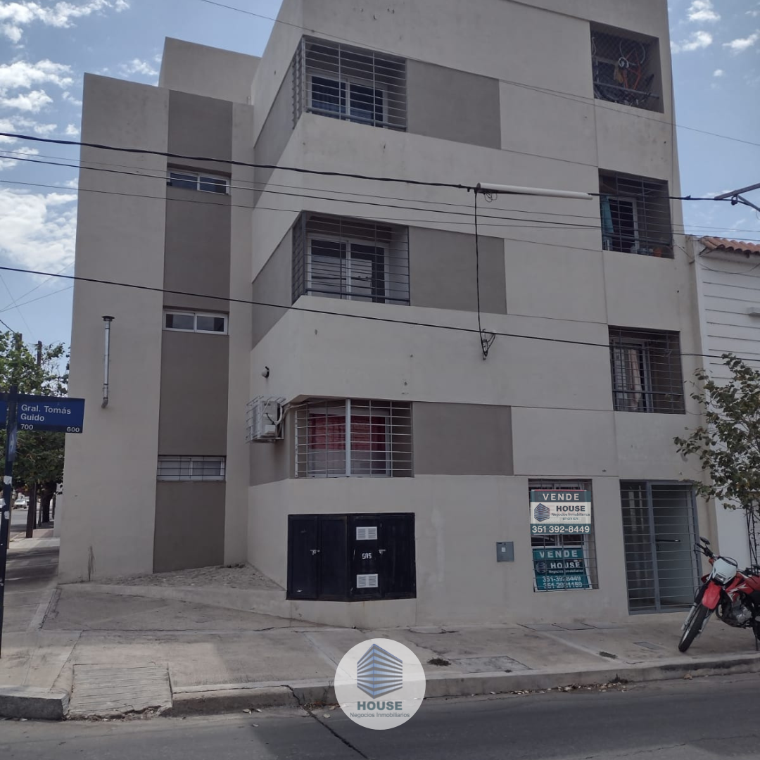 LOCAL  EN VENTA BARRIO  SAN MARTIN  A 1 CUADRA DE CASTRO BARROS