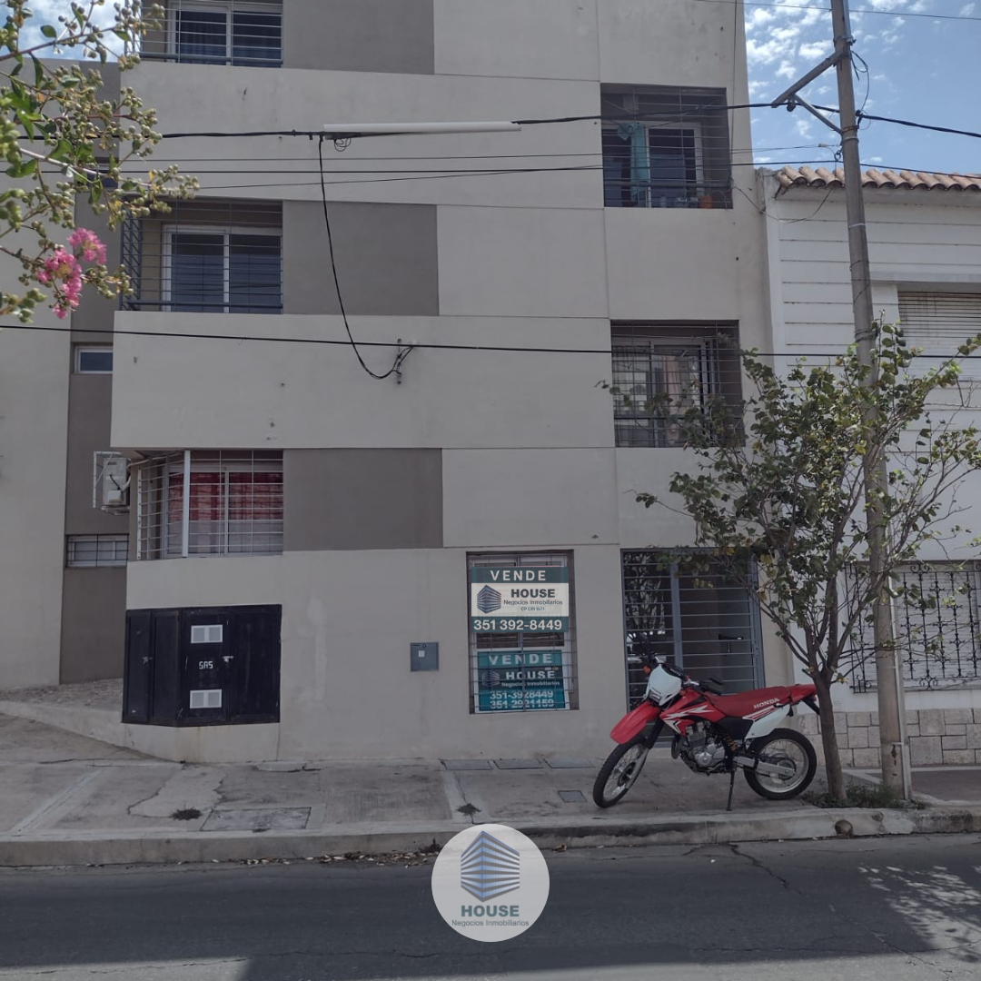 LOCAL  EN VENTA BARRIO  SAN MARTIN  A 1 CUADRA DE CASTRO BARROS