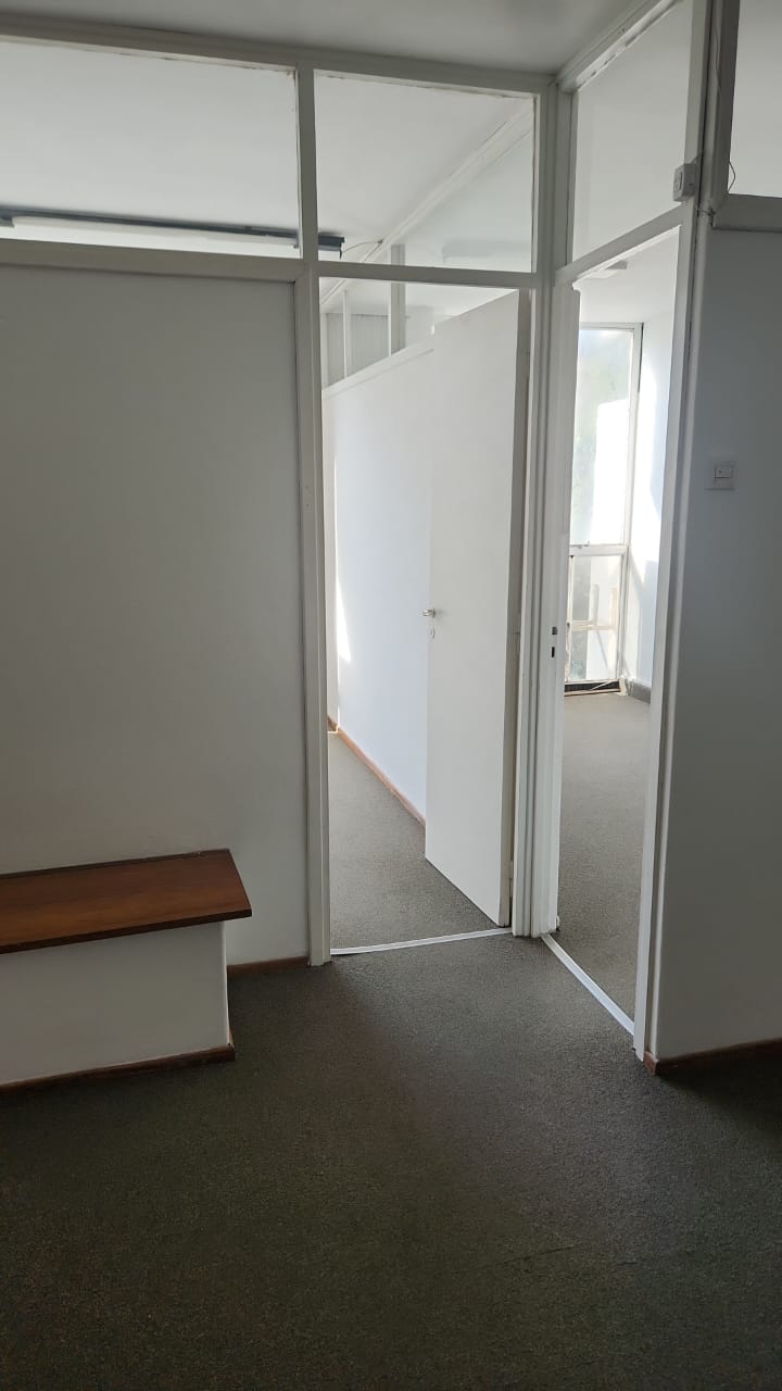 OFICINA CONSULTORIO EN VENTA EN ZONA TRIBUNALES CALLE AV DUARTE QUIROS 545 PISO 3.