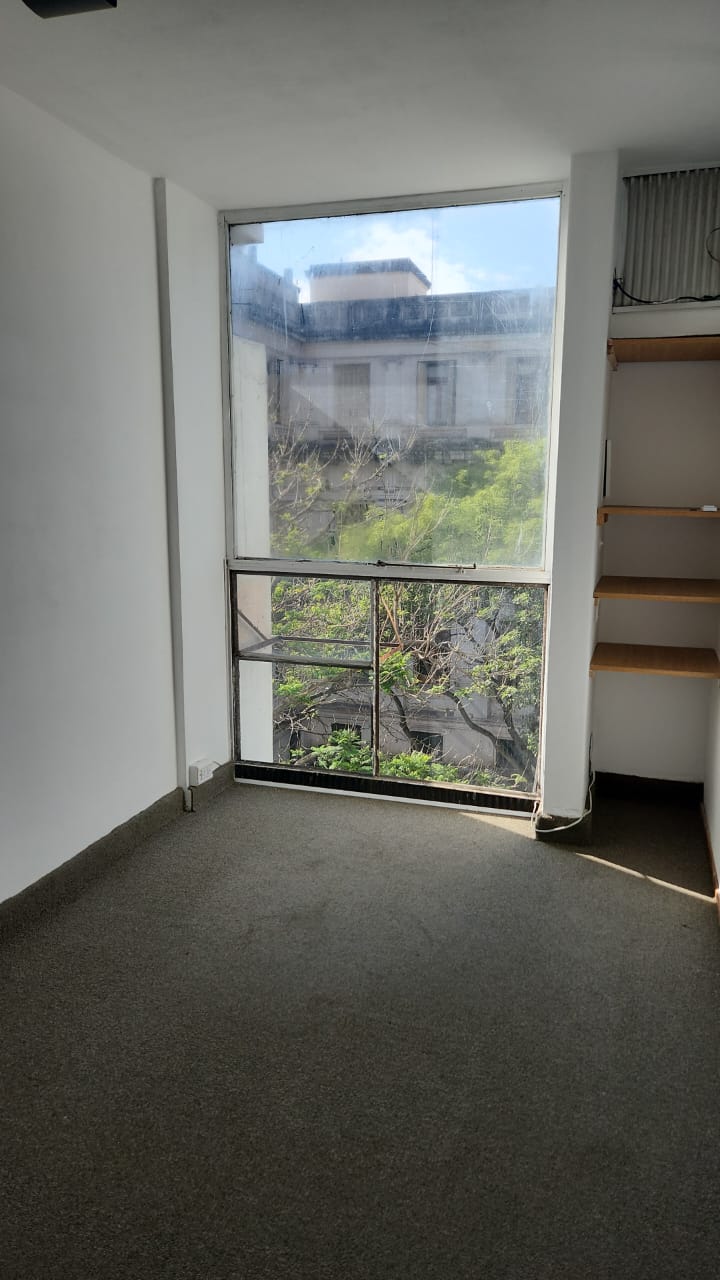 OFICINA CONSULTORIO EN VENTA EN ZONA TRIBUNALES CALLE AV DUARTE QUIROS 545 PISO 3.