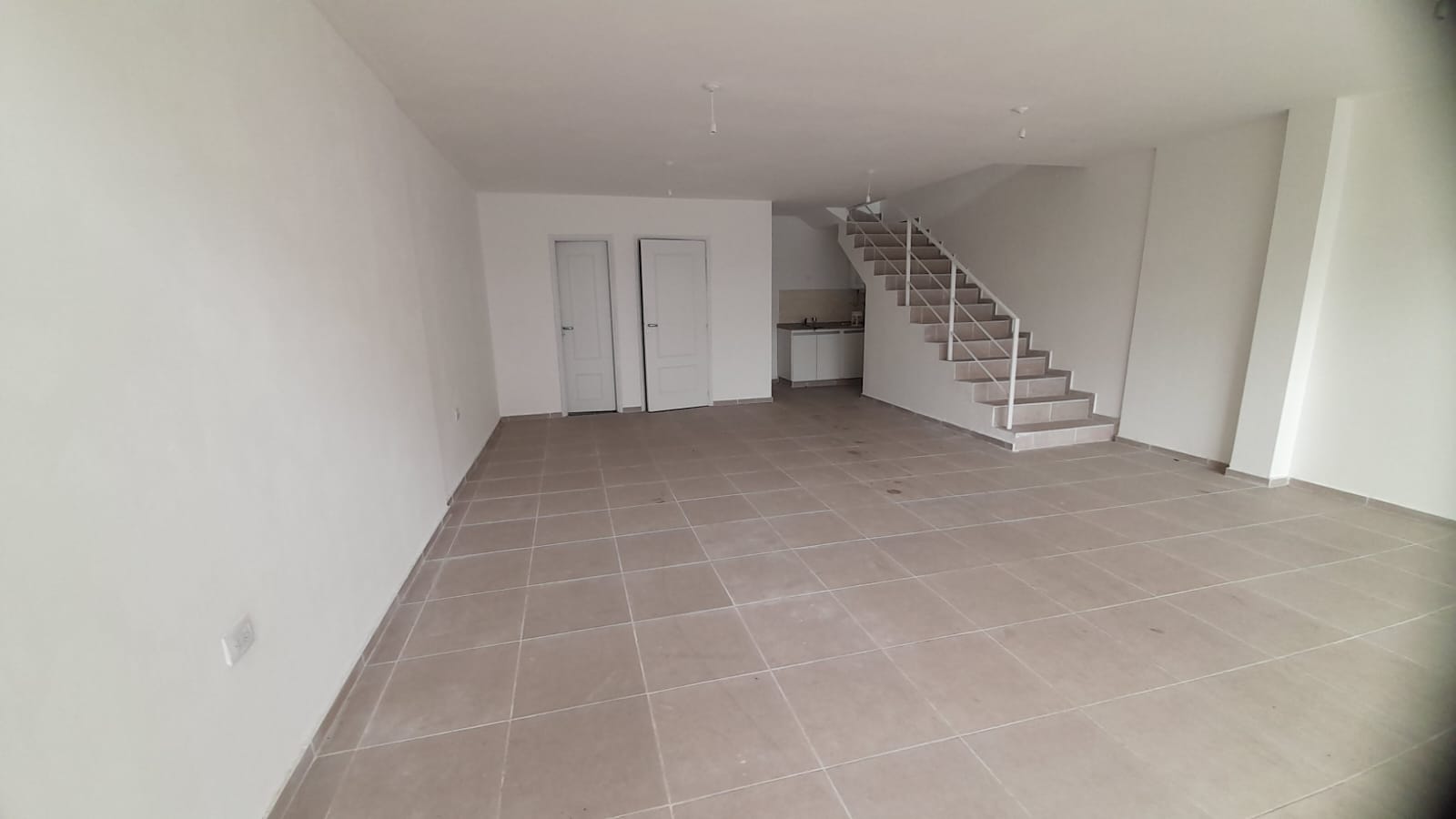 Se vende Local Comercial 103 mts propios Dólares 135.000