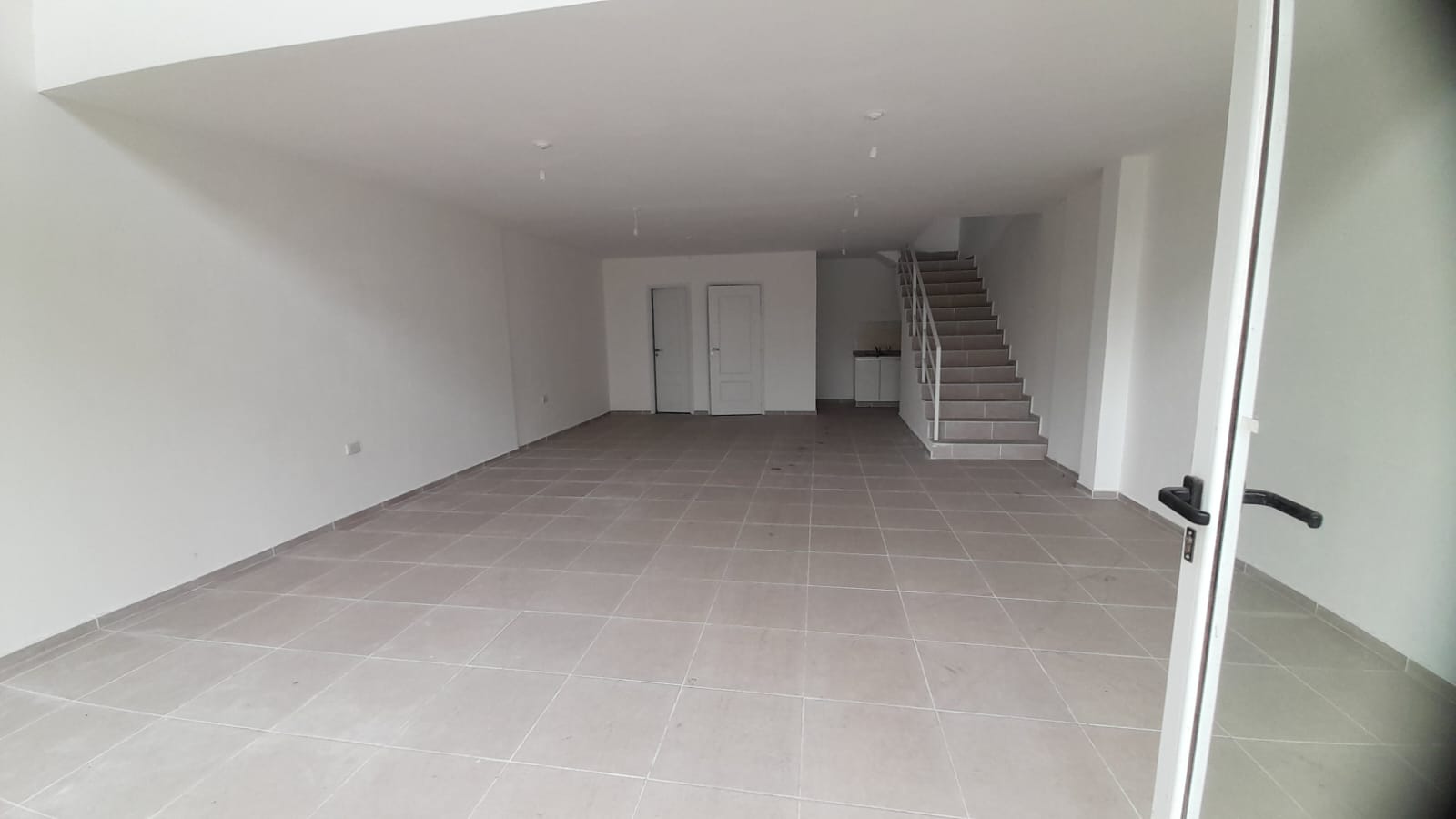 Se vende Local Comercial 103 mts propios Dólares 135.000