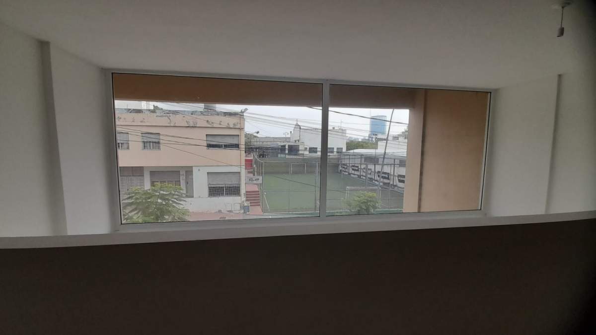 Se vende Local Comercial 103 mts propios Dólares 135.000