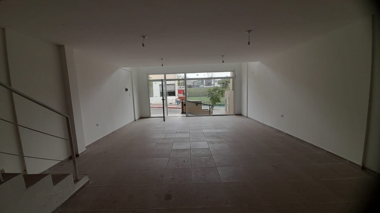 Se vende Local Comercial 103 mts propios Dólares 135.000