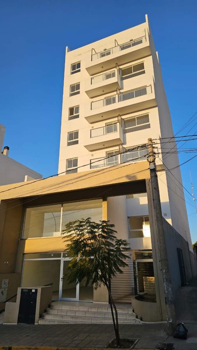 Se vende Local Comercial 103 mts propios Dólares 135.000