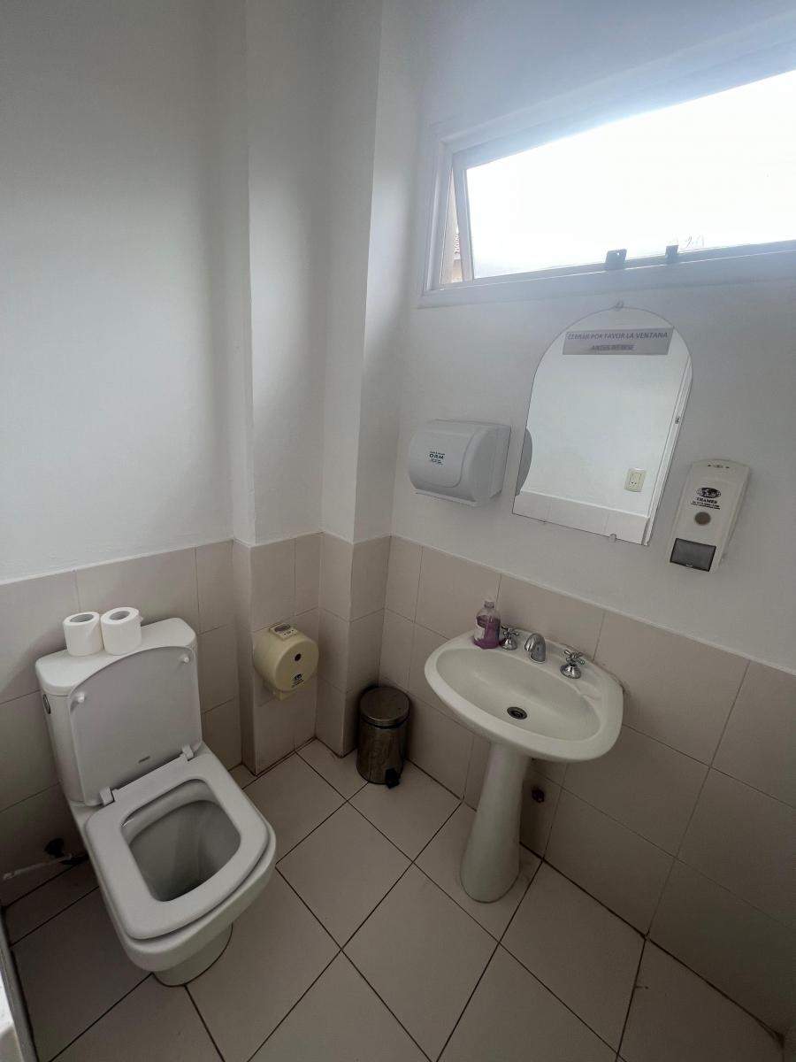 VENTA LOCAL COMERCIAL EN BARRIO CERRO DE LAS ROSAS