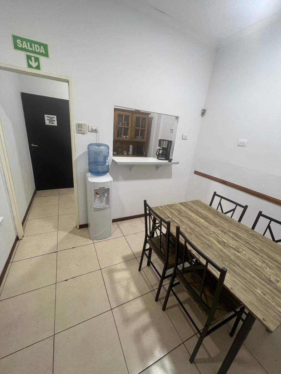 VENTA LOCAL COMERCIAL EN BARRIO CERRO DE LAS ROSAS