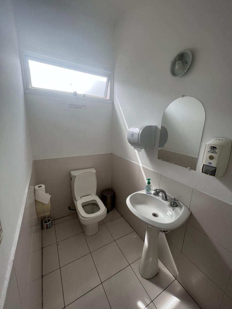 VENTA LOCAL COMERCIAL EN BARRIO CERRO DE LAS ROSAS