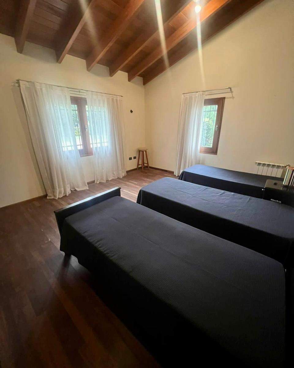 ALQUILER 3 DORMITORIOS TEMPORARIO VACACIONES EN VILLA LAGO AZUL A MINUTOS CARLOS PAZ