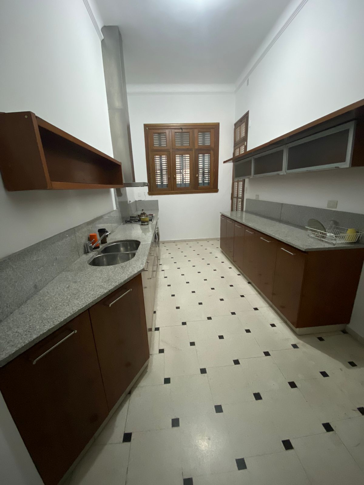 Venta Importante Casa Sobre Hipolito Yrigoyen  Nueva Cordoba