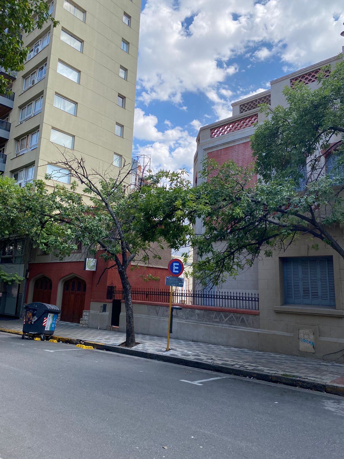 Venta Importante Casa Sobre Hipolito Yrigoyen  Nueva Cordoba