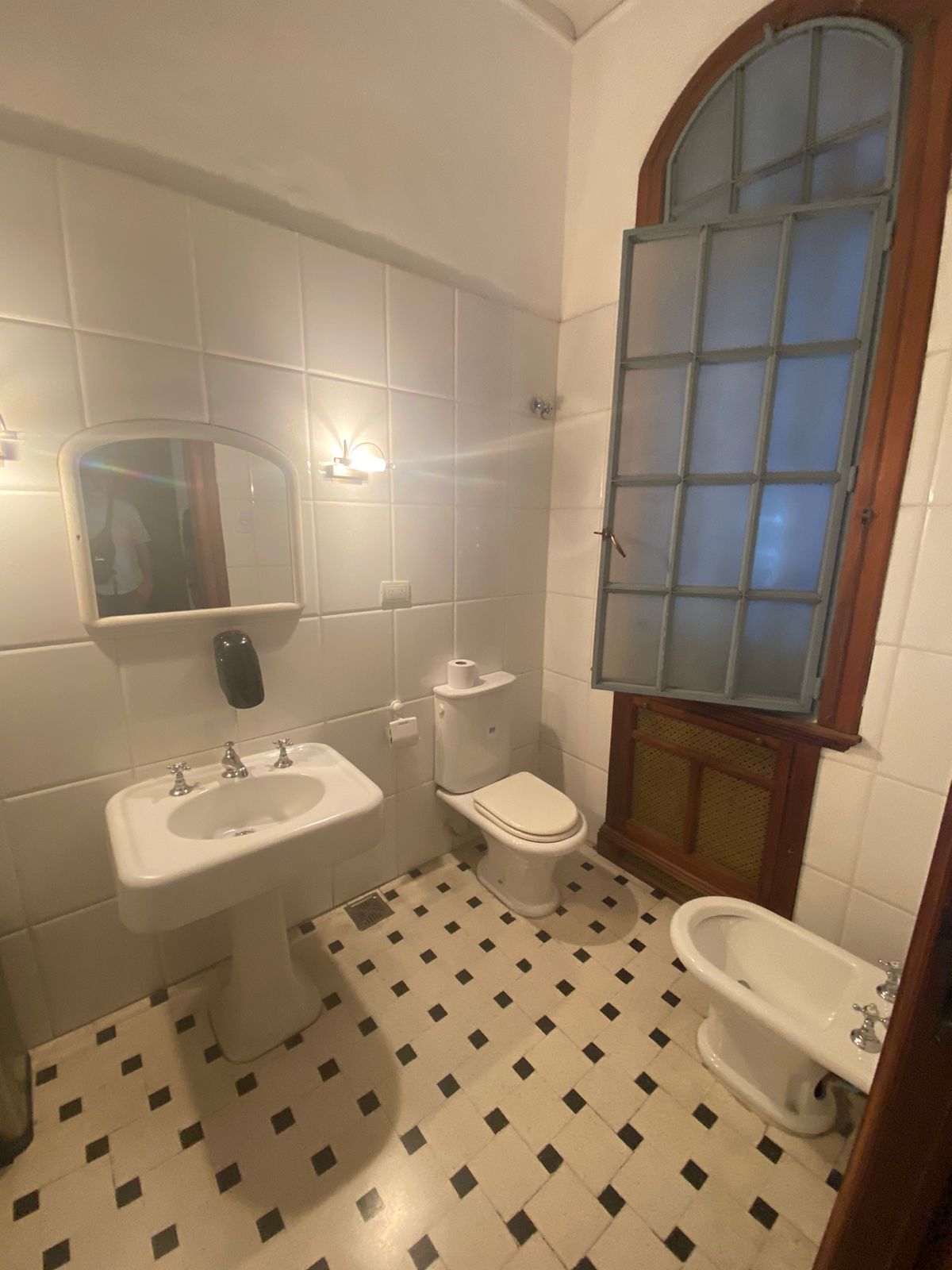 Venta Importante Casa Sobre Hipolito Yrigoyen  Nueva Cordoba