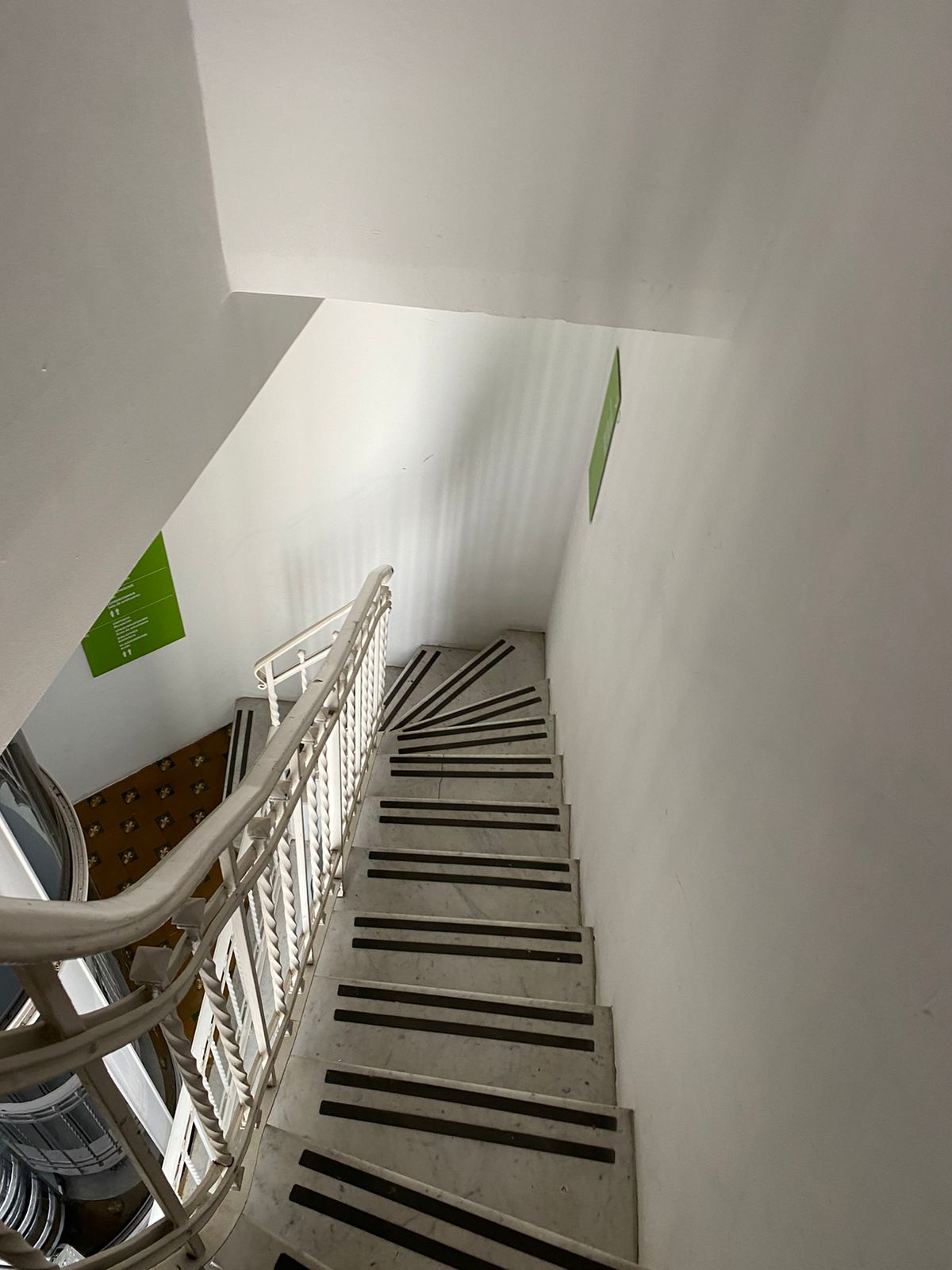 Venta Importante Casa Sobre Hipolito Yrigoyen  Nueva Cordoba