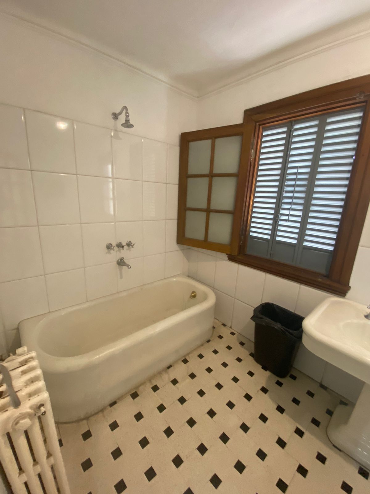 Venta Importante Casa Sobre Hipolito Yrigoyen  Nueva Cordoba